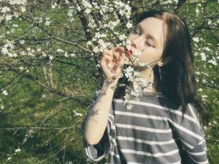 EdwinaHence's Live girls cam Profile Image